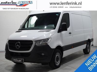 tweedehands Mercedes Sprinter 317 CDI 170 pk Automaat L2H2 Trekhaak 3500 kg Opstap achter, Cruise Control, PDC V+A, Apple Carplay, 3-Zits