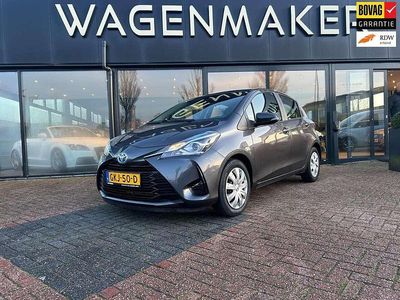 Grijs (metallic) Gebruikt 2018 Toyota Yaris Hybrid Hatchback | € 13.450 (Super prijs)
