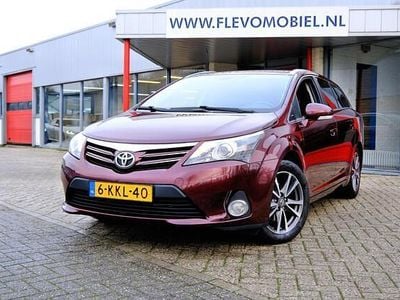 Rood (metallic) Gebruikt 2013 Toyota Avensis Business Edition Stationwagen | € 9.450 (Eerlijke prijs)