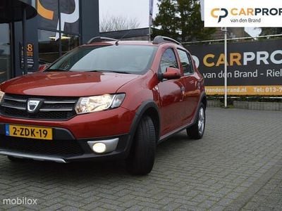 Rood Gebruikt 2014 Dacia Sandero Lauréate Hatchback | € 6.950 (Eerlijke prijs)