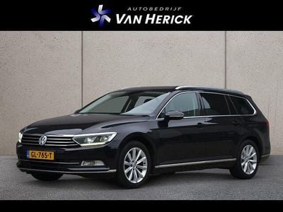 Zwart Gebruikt 2015 VW Passat Highline Stationwagen | € 14.745 (Eerlijke prijs)