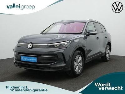 Grijs (metallic) Nieuw 2025 VW Tiguan Life SUV | € 46.900 (Super prijs)