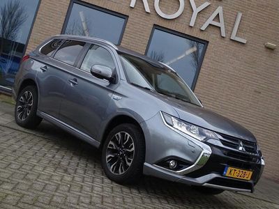 tweedehands Mitsubishi Outlander 2.0 PHEV instyle+ - Automaat, Leder Interieur, Navigatie, Camera, Schuif- / kanteldak, Automatische airco, Adaptieve cruise control, Parkeersensoren, Stoelverwarming, Stuurverwarming, Elektrische achterklep, verwarmde voorruit, armste