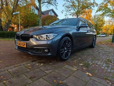 Grijs Gebruikt 2015 BMW 320 Sport Line Stationwagen | € 14.995 (Eerlijke prijs)