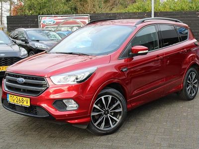 Rood Occasion 2018 Ford Kuga ST-Line SUV | € 15.995 (Eerlijke prijs)