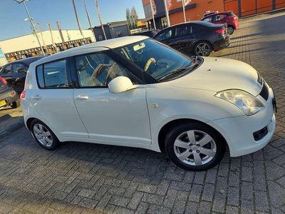 Wit Occasion 2009 Suzuki Swift Hatchback | € 3.000 (Eerlijke prijs)