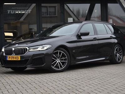 Grijs Occasion 2022 BMW 520 M Sport Stationwagen | € 36.945 (Eerlijke prijs)