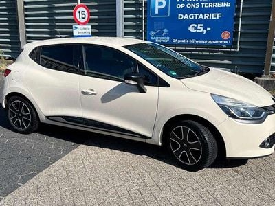Beige Gebruikt 2015 Renault Clio IV Expression Hatchback | € 7.000 (Eerlijke prijs)
