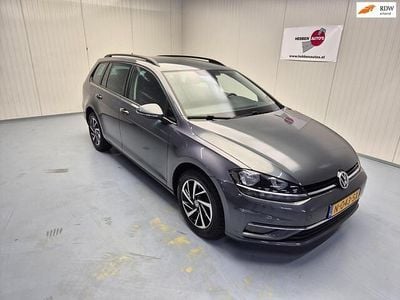 Grijs (metallic) Gebruikt 2018 VW Golf VII Trendline Stationwagen | € 11.840 (Goede deal)