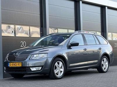 Grijs Occasion 2014 Skoda Octavia Stationwagen | € 4.950 (Iets duurder)