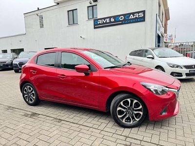 Rood Gebruikt 2018 Mazda 2 Exclusive-Line Sedan | € 10.950 (Eerlijke prijs)