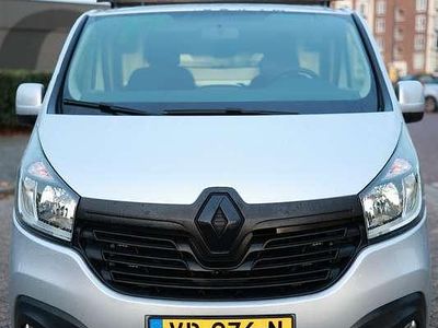 Grijs Gebruikt 2015 Renault Trafic Basis MPV | € 10.500 (Duur)