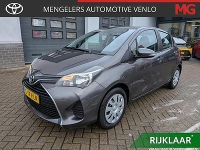 Grijs Occasion 2015 Toyota Yaris Hatchback | € 11.440 (Eerlijke prijs)