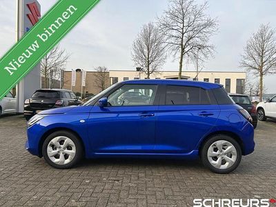Blauw (parellak) Occasion 2025 Suzuki Swift Hatchback | € 20.000 (Eerlijke prijs)