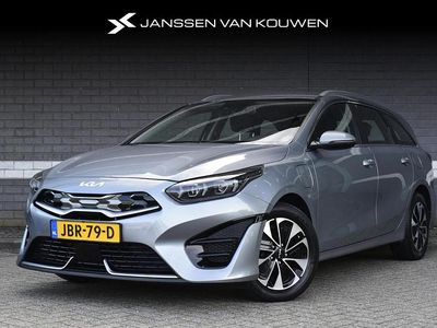 Grijs Gebruikt 2022 Kia Ceed Hatchback | € 21.885 (Eerlijke prijs)