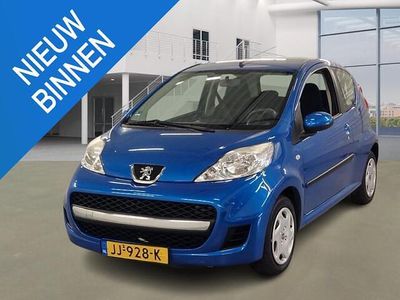 Occasion Peugeot 107 Urban Move 68 PK (50 kW) 2012 Blauw, metallic lak Hatchback