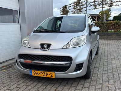 Grijs (metallic) Gebruikt 2011 Peugeot 107 Hatchback | € 2.799 (Eerlijke prijs)