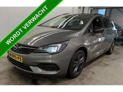 tweedehands Opel Astra Sports Tourer 1.2 110PK Design & Tech Navigatie / Trekhaak / Pdc+Camera / Lmv./ Xenon /