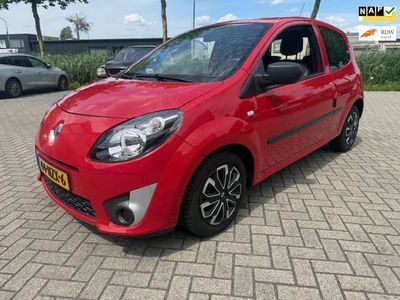 Rood Occasion 2011 Renault Twingo Authentique Hatchback | € 2.350 (Eerlijke prijs)