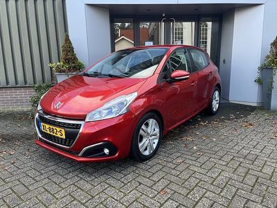 Rood Occasion 2019 Peugeot 208 Signature Sky Hatchback | € 9.245 (Eerlijke prijs)
