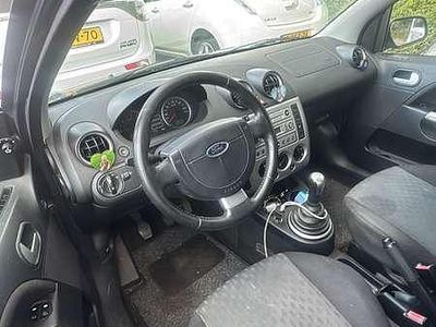 Grijs Gebruikt 2005 Ford Fiesta Futura Hatchback | € 1.500 (Eerlijke prijs)