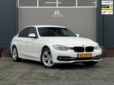 Wit Gebruikt 2016 BMW 330e Executive Sedan | € 13.950 (Eerlijke prijs)