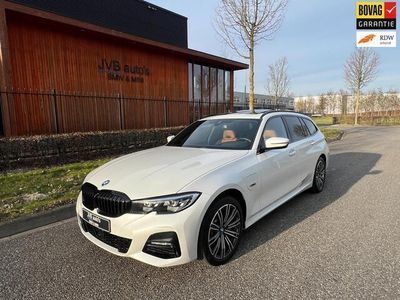Wit Gebruikt 2022 BMW 330 Sport Line Stationwagen | € 36.500 (Eerlijke prijs)