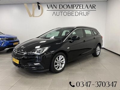 Zwart Gebruikt 2017 Opel Astra Innovation Stationwagen | € 11.550 (Eerlijke prijs)