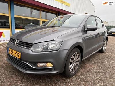 Grijs (metallic) Gebruikt 2014 VW Polo Comfortline Hatchback | € 6.999 (Eerlijke prijs)