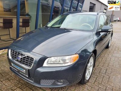 tweedehands Volvo V70 2.5FT Momentum 200PK H.LEER / XENON / TREKHAAK