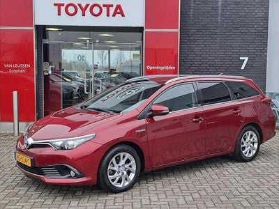 Rood Occasion 2017 Toyota Auris Touring Sports Edition Stationwagen | € 15.499 (Eerlijke prijs)