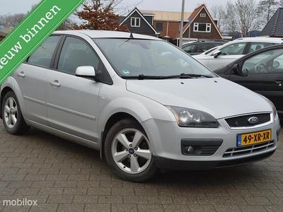 Grijs (metallic) Gebruikt 2007 Ford Focus Futura Hatchback | € 1.950 (Goede deal)