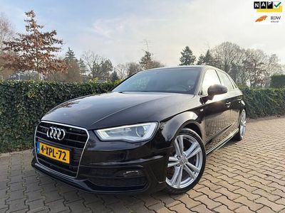 Zwart (metallic) Occasion 2014 Audi A3 Sportback Ambition Hatchback | € 11.900 (Duur)