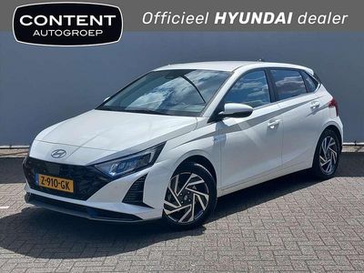 Atlas white Occasion 2024 Hyundai i20 Premium Hatchback | € 20.440 (Eerlijke prijs)