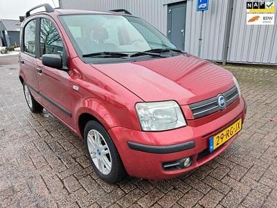 Rood (metallic) Occasion 2005 Fiat Panda Hatchback | € 1.999 (Eerlijke prijs)