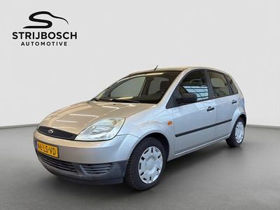 Zilver (metallic) Gebruikt 2003 Ford Fiesta Ambiente Hatchback | € 1.740 (Duur)