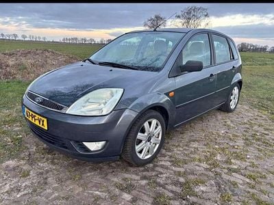 Grijs Occasion 2004 Ford Fiesta Ghia Hatchback | € 1.399 (Eerlijke prijs)