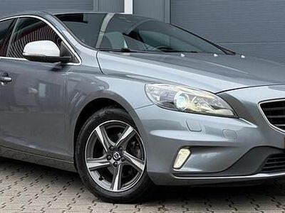 Grijs (metallic) Gebruikt 2015 Volvo V40 R-Design Hatchback | € 7.995 (Eerlijke prijs)