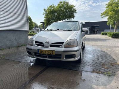 Nissan Almera Tino