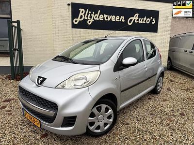 Grijs (metallic) Gebruikt 2010 Peugeot 107 Hatchback | € 1.850 (Iets duurder)