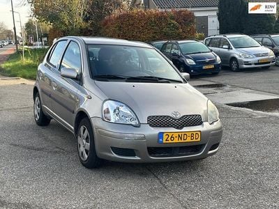 Grijs Gebruikt 2003 Toyota Yaris Sol Hatchback | € 2.999 (Eerlijke prijs)