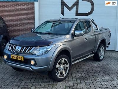Grijs (metallic) Gebruikt 2017 Mitsubishi L200 Intense Pickup | € 11.950