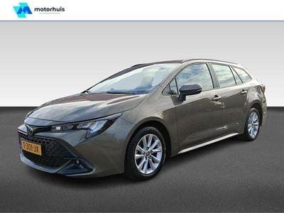 Groen Gebruikt 2023 Toyota Corolla Active Stationwagen | € 25.940 (Eerlijke prijs)