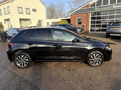 Zwart Gebruikt 2022 VW Polo Life Hatchback | € 15.850 (Eerlijke prijs)