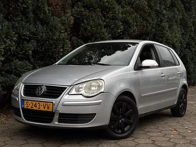 Grijs Gebruikt 2006 VW Polo Hatchback | € 1.200 (Goede deal)