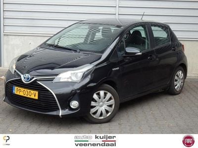 Zwart Gebruikt 2015 Toyota Yaris Hatchback | € 9.440 (Eerlijke prijs)