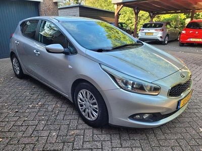 Grijs (metallic) Gebruikt 2014 Kia Ceed Hatchback | € 4.250 (Goede deal)
