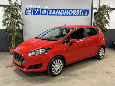 Occasion Ford Fiesta Style 67 PK (49 kW) 2015 Rood Hatchback
