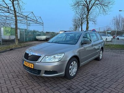 Beige Occasion 2010 Skoda Octavia Comfort Stationwagen | € 2.499 (Eerlijke prijs)