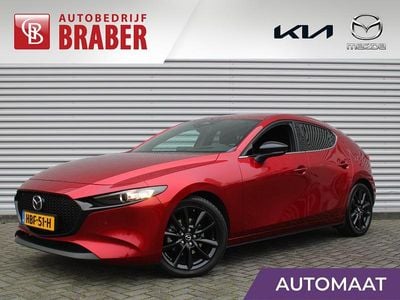 Rood, metallic lak Gebruikt 2024 Mazda 3 Homura-Line Hatchback | € 33.545 (Iets duurder)